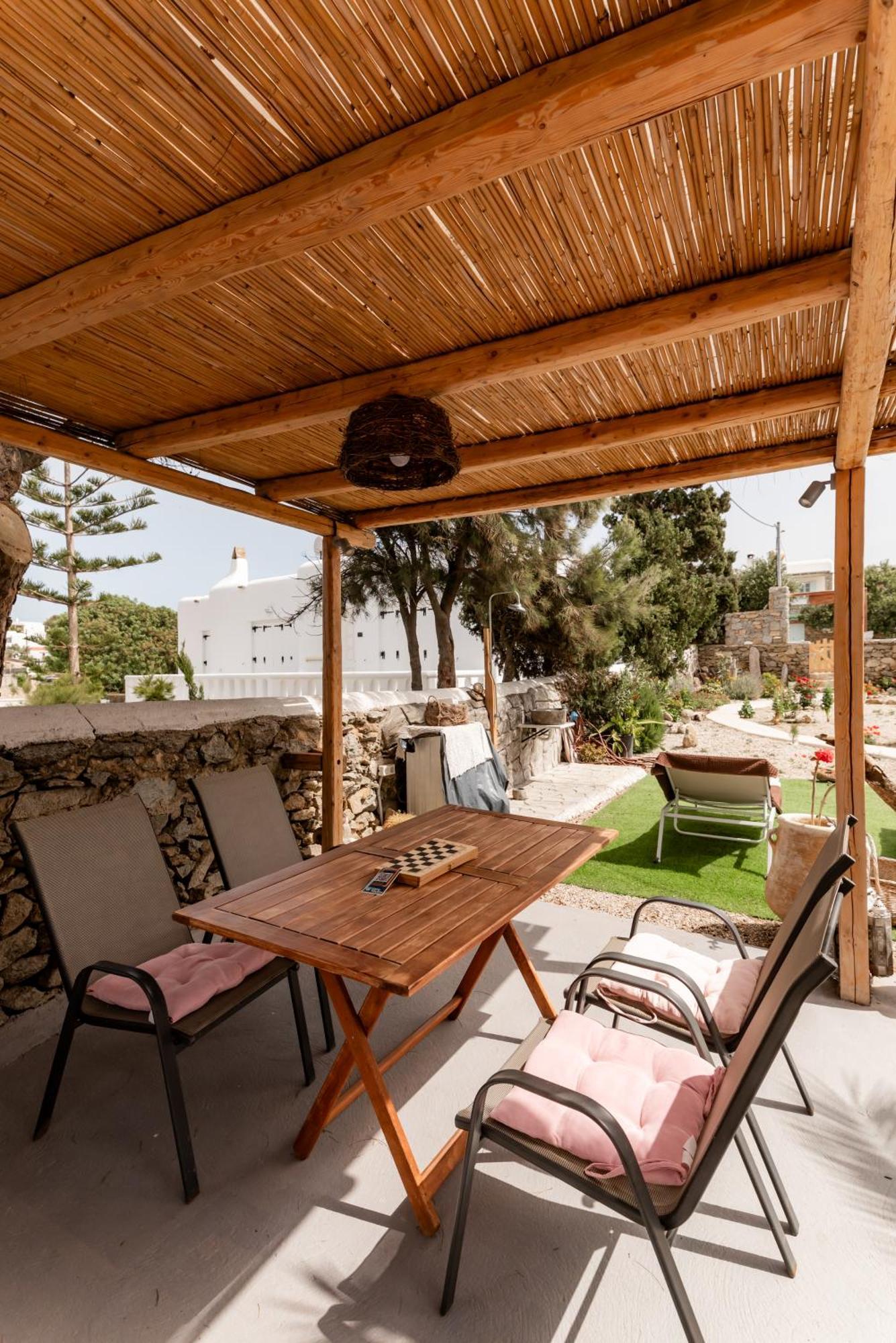 Honey Bee House * Mykonos Town