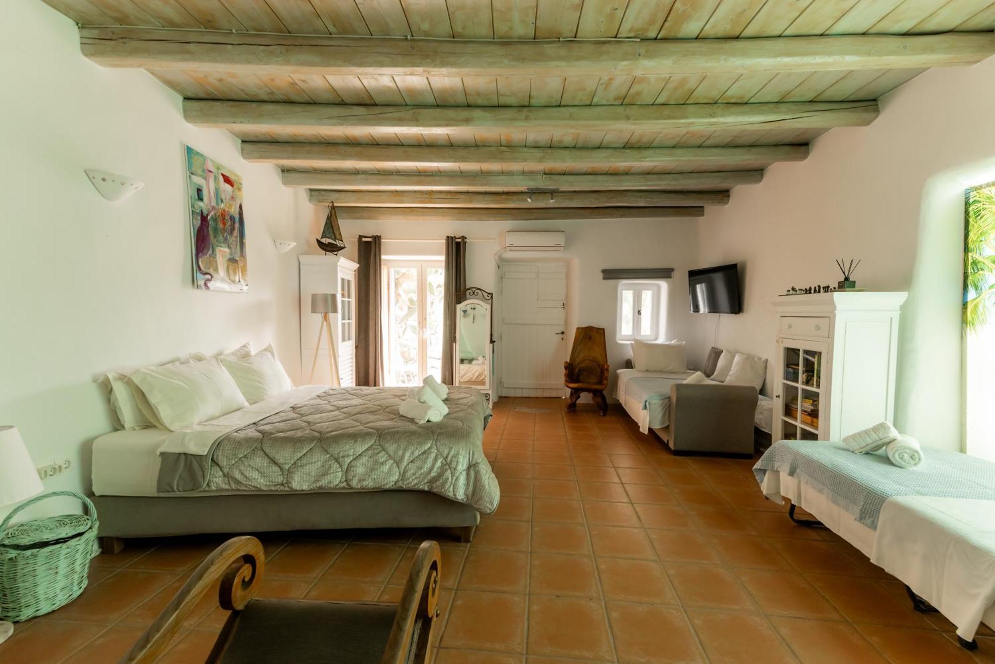 Honey Bee House Apartment