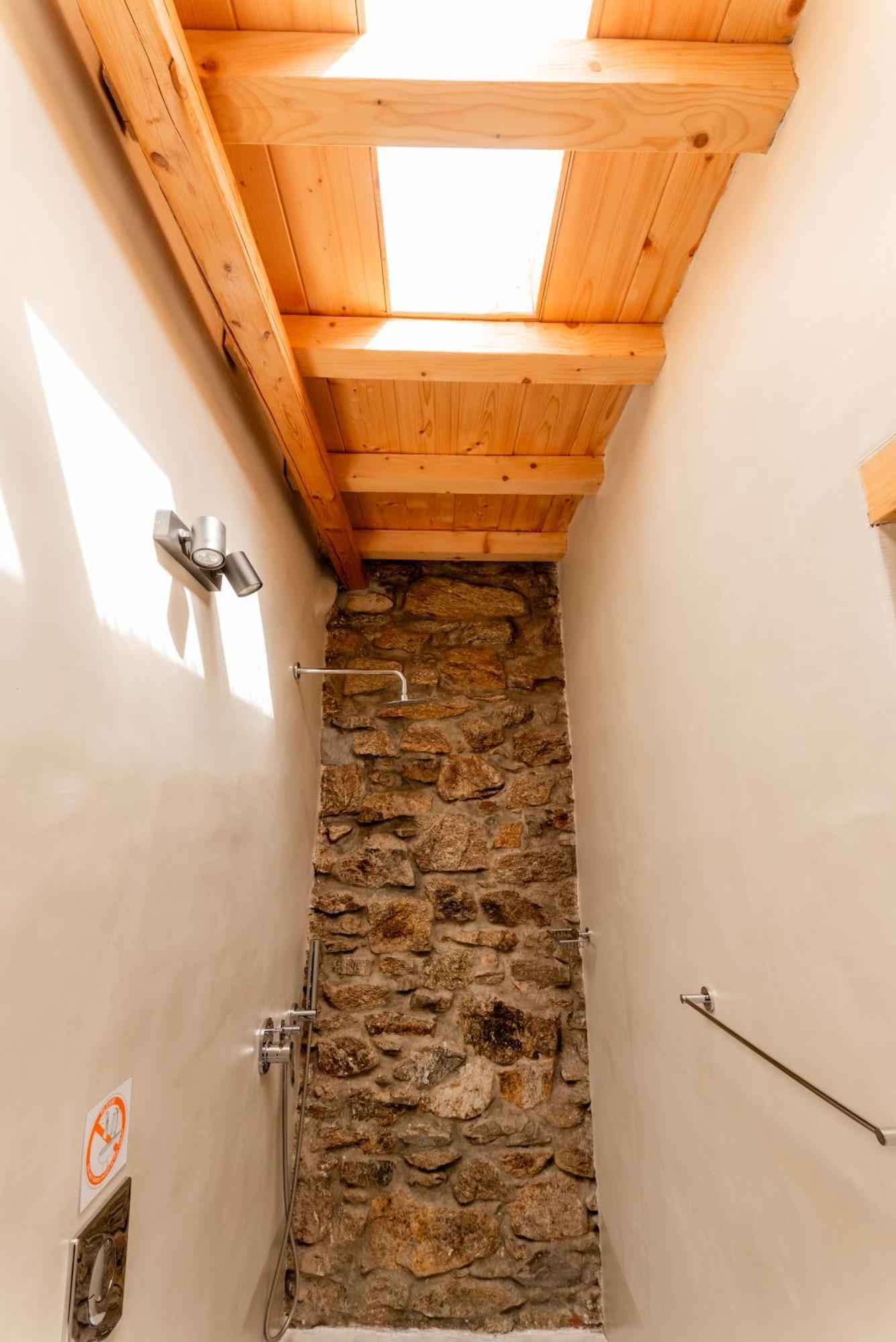 Honey Bee House Apartment *