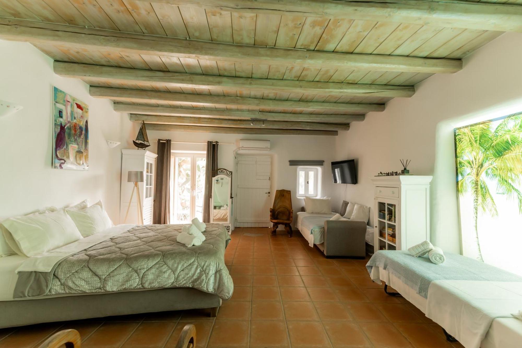 Honey Bee House * Mykonos Town